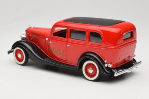 Ford Sedan Raudonas Solido 1:18 8066 Metalas - nuotrauka 7 iš 8