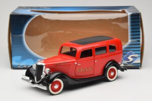 Ford Sedan Raudonas Solido 1:18 8066 Metalas - nuotrauka 8 iš 8