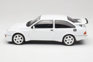 Ford Sierra RS Cosworth Baltas IXO 1:18 18CMC121 Metalas - nuotrauka 3 iš 6