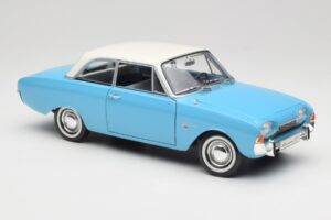 Ford Taunus 12M P1 Taunus Blue Revell 1:18 08880 Metalas - nuotrauka 6 iš 8