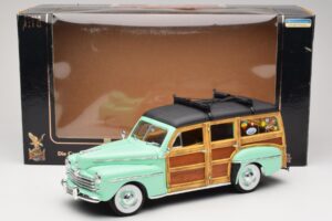 Ford Woody Panel Wagon Mėtų Žalia Road Signature 1:18 20028 Metalas - nuotrauka 8 iš 8