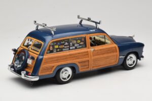 Ford Woody Station Wagon Bayview Blue Surf Shop Motor City 1:18 60002 Metalas - nuotrauka 3 iš 8