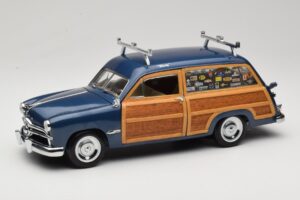 Ford Woody Station Wagon Bayview Blue Surf Shop Motor City 1:18 60002 Metalas