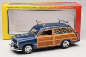Ford Woody Station Wagon Bayview Blue Surf Shop Motor City 1:18 60002 Metalas - nuotrauka 8 iš 8