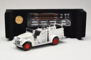 GMC Ugniagesių Automobilis Baltas Road Signature 1:18 20068 Metalas - nuotrauka 8 iš 9