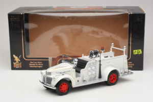 GMC Ugniagesių Automobilis Baltas Road Signature 1:18 20068 Metalas - nuotrauka 9 iš 9