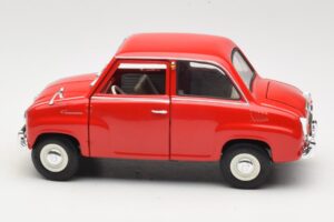 Goggomobil T 250 Raudonas Revell 1:18 8952 Metalas - nuotrauka 3 iš 7