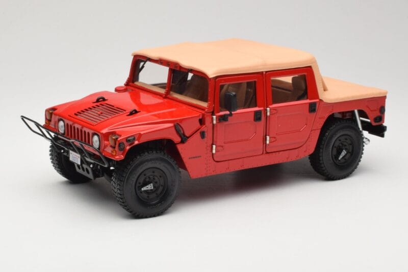Hummer H1 Soft Top Raudonas Exoto 1:18 01805 Metalas