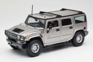 Hummer H2 Sidabrinis Maisto 1:18 7449569 Metalas