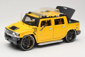 Hummer H2 SUT Concept Geltonas Maisto 1:18 31067 Metalas