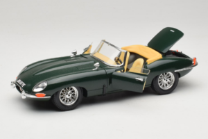 Jaguar E-Type Kabrioletas Žalias Bburago 1:18 3026 Metalas - nuotrauka 2 iš 8