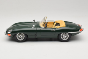 Jaguar E-Type Kabrioletas Žalias Bburago 1:18 3026 Metalas - nuotrauka 4 iš 8