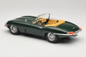 Jaguar E-Type Kabrioletas Žalias Bburago 1:18 3026 Metalas - nuotrauka 7 iš 8