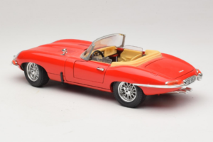 Jaguar E-Type Series 1 Kabrioletas Raudonas Bburago 1:18 3038 Metalas - nuotrauka 6 iš 8