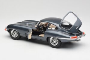 Jaguar E-Type Pilkas Bburago 1:18 30018 Metalas - nuotrauka 5 iš 8