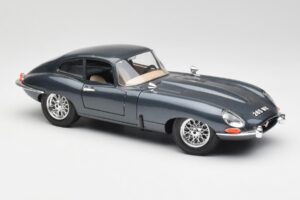Jaguar E-Type Pilkas Bburago 1:18 30018 Metalas - nuotrauka 6 iš 8