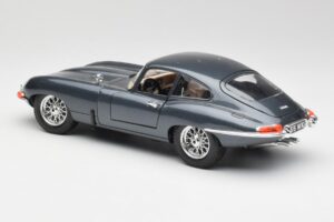 Jaguar E-Type Pilkas Bburago 1:18 30018 Metalas - nuotrauka 7 iš 8