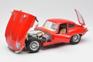 Jaguar E-Type Raudonas Bburago 1:18 3018 Metalas - nuotrauka 2 iš 8