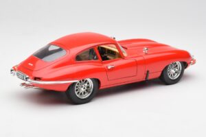 Jaguar E-Type Raudonas Bburago 1:18 3018 Metalas - nuotrauka 3 iš 8