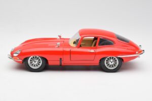 Jaguar E-Type Raudonas Bburago 1:18 3018 Metalas - nuotrauka 4 iš 8