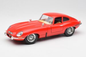 Jaguar E-Type Raudonas Bburago 1:18 3018 Metalas