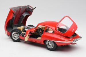 Jaguar E-Type Raudonas Bburago 1:18 3018 Metalas - nuotrauka 5 iš 8
