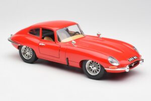 Jaguar E-Type Raudonas Bburago 1:18 3018 Metalas - nuotrauka 6 iš 8