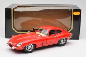 Jaguar E-Type Raudonas Bburago 1:18 3018 Metalas - nuotrauka 8 iš 8