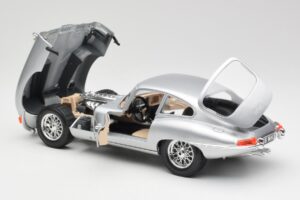 Jaguar E-Type Series 1 Sidabrinis Bburago 1:18 3018-M2 Metalas - nuotrauka 5 iš 8