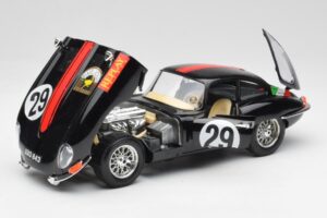 Jaguar E-Type #29 Juodas Bburago 1:18 3018-M4 Metalas - nuotrauka 2 iš 8