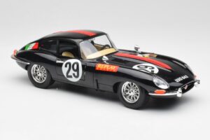 Jaguar E-Type #29 Juodas Bburago 1:18 3018-M4 Metalas - nuotrauka 6 iš 8