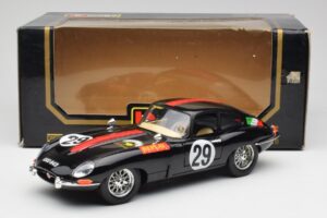 Jaguar E-Type #29 Juodas Bburago 1:18 3018-M4 Metalas - nuotrauka 8 iš 8