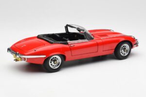 Jaguar E-Type Roadster Series III V12 Raudonas AUTOart 1:18 73523 Metalas - nuotrauka 3 iš 8