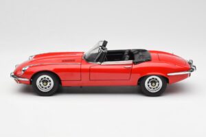 Jaguar E-Type Roadster Series III V12 Raudonas AUTOart 1:18 73523 Metalas - nuotrauka 4 iš 8