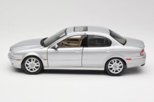 Jaguar X-Type Sidabrinis Maisto 1:18 7271328 Metalas - nuotrauka 4 iš 8