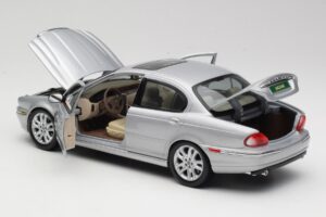 Jaguar X-Type Sidabrinis Maisto 1:18 7271328 Metalas - nuotrauka 5 iš 8