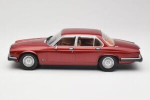 Jaguar XJ Series III Metallic Dark Red MCG 1:18 MCG18176 Metalas - nuotrauka 3 iš 6