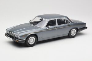 Jaguar XJ Series III Metallic Grey MCG 1:18 MCG18177 Metalas