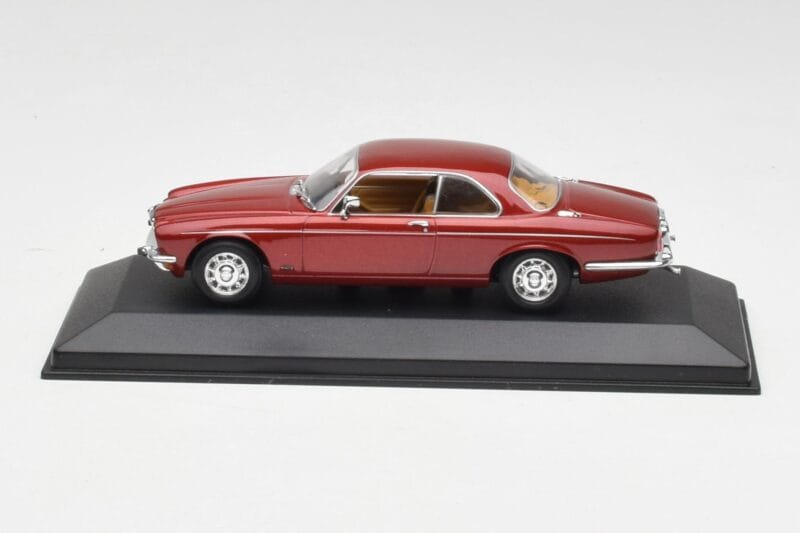 Jaguar XJ12 Coupe Regency Raudonas Minichamps 1:43 400130461 Metalas