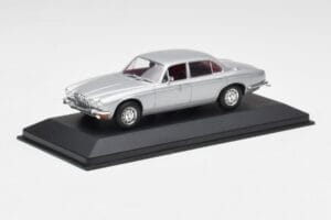 Jaguar XJ12 Series II Sidabrinis Minichamps 1:43 400130401 Metalas - nuotrauka 2 iš 4