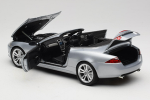 Jaguar XK X150 Kabrioletas Sidabrinis Minichamps 1:18 153130533 Metalas - nuotrauka 5 iš 8