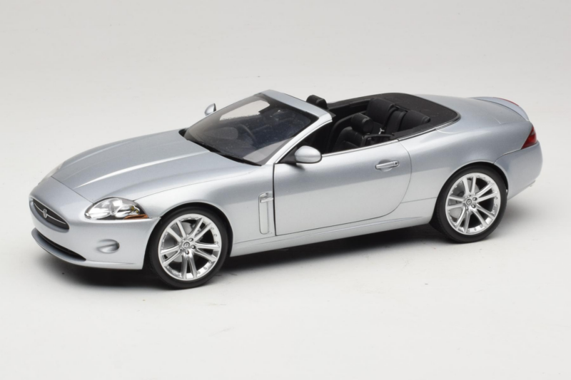 Jaguar XK X150 Kabrioletas Sidabrinis Minichamps 1:18 150130531 Metalas