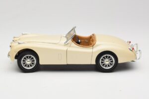 Jaguar XK120 Baltas Eduscho 1:18 7482-1HTH Metalas - nuotrauka 4 iš 8