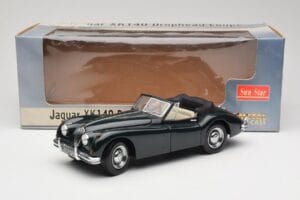 Jaguar XK140 Drophead Coupe Juodas Sun Star 1:18 2802 Metalas - nuotrauka 8 iš 8