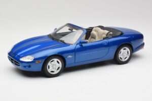 Jaguar XK8 X100 Kabrioletas Azure Mėlynas Maisto 1:18 50286 Metalas