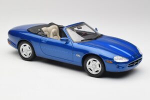 Jaguar XK8 X100 Kabrioletas Azure Mėlynas Maisto 1:18 50286 Metalas - nuotrauka 6 iš 8