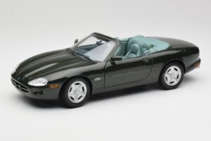 Jaguar XK8 X100 Kabrioletas British Racing Žalias Maisto 1:18 50285 Metalas