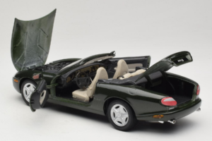 Jaguar XK8 Green Metallic Šviesiai Pilkas Interjeras Maisto 1:18 31836 Metalas - nuotrauka 5 iš 8