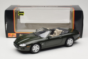 Jaguar XK8 Green Metallic Šviesiai Pilkas Interjeras Maisto 1:18 31836 Metalas - nuotrauka 8 iš 8