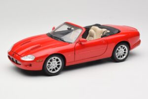 Jaguar XKR X100 Raudonas Maisto 1:18 50330 Metalas